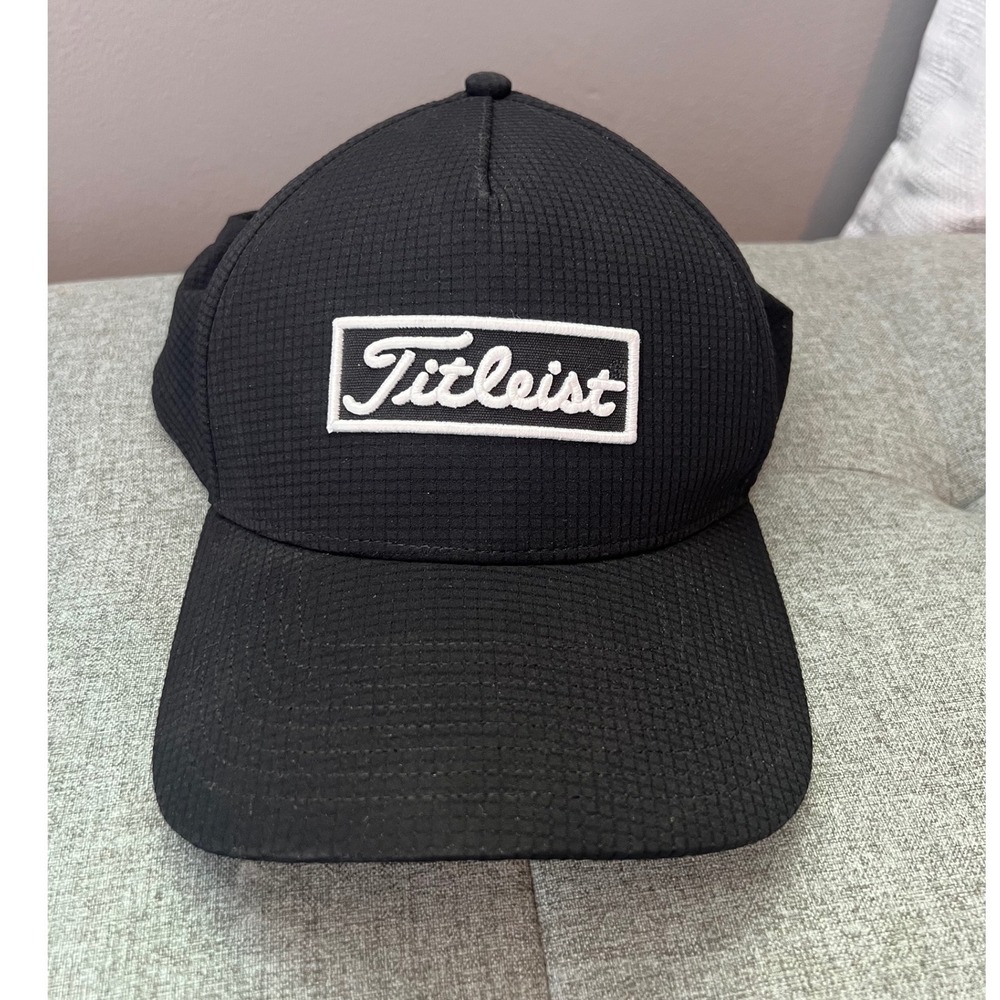 Titleist Mens TSi Golf Hat Black Micro Grid Textured Snapback Baseball Cap